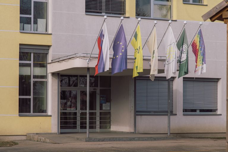 simbolična, osnovna-šola-tišina