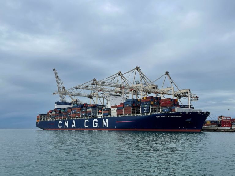 ladja-cma-cgm-t.roosevelt-luka-koper.jpg