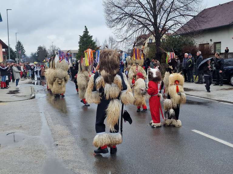 ktd-hudič-in-ježevka, kurenti, apaški-kurenti, pust