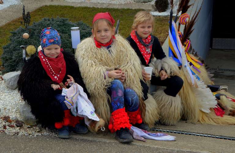 ktd-hudič-in-ježevka, kurenti, apaški-kurenti, pust