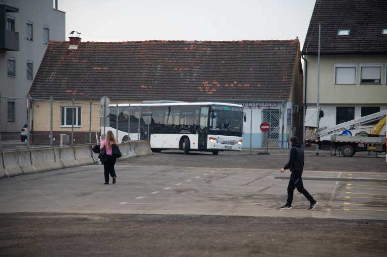 simbolična, avtobusna-postaja