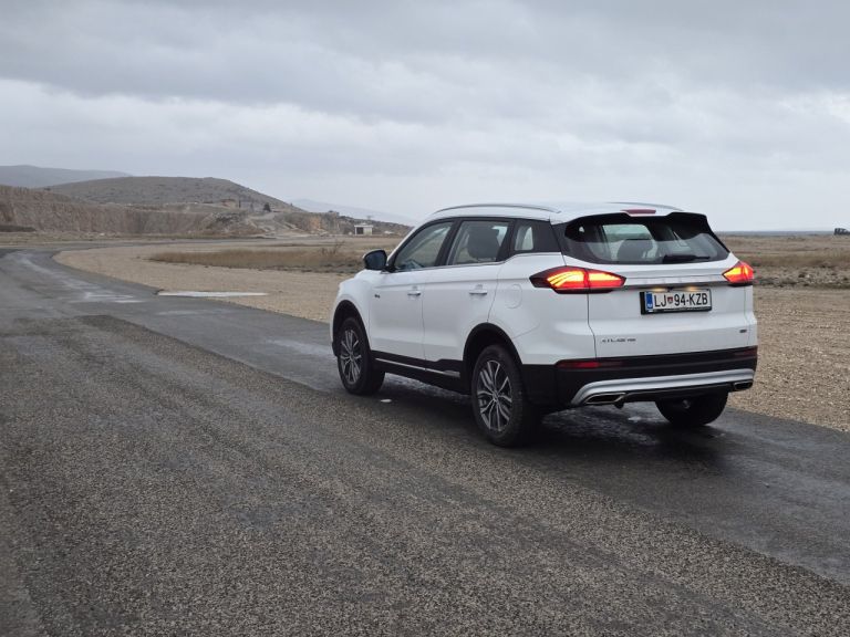 Geely Atlas Pro 1.5 TD 48V EMS 4WD Flagship_002.jpg