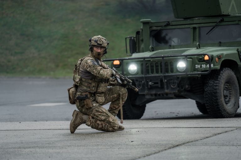 slovenska-vojska, vozilo, oprema, oborožitev