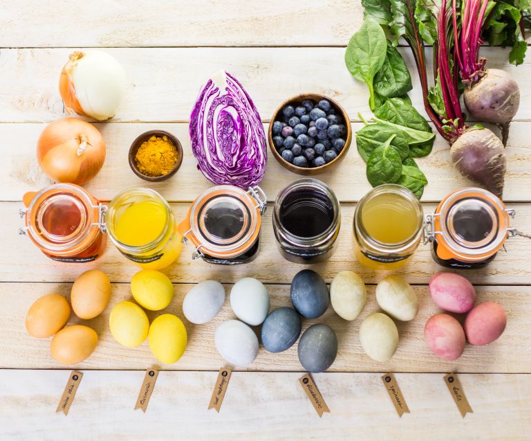 barvanje-pirhov, velikonocni-pirhi