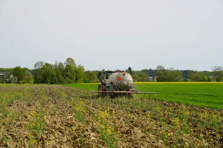 kmetijstvo, poljedeljstvo, njive, traktor, gnojenje