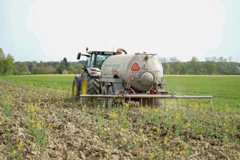 kmetijstvo, poljedeljstvo, njive, traktor, gnojenje