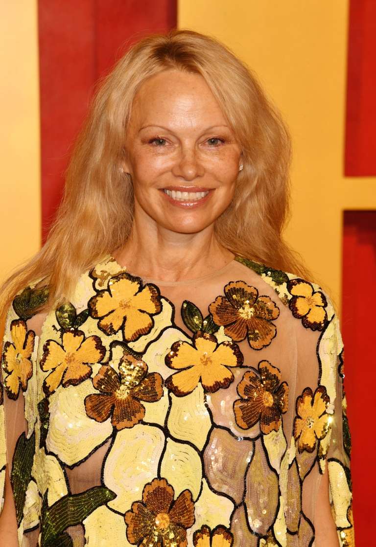 Pamela Anderson se je s sinom lotila novega projekta - Novice Svet24
