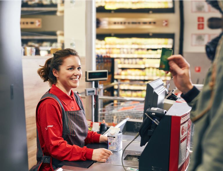 mercator prodajalka.jpg