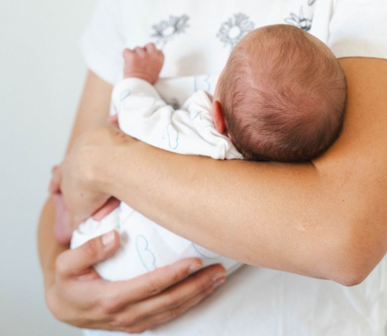 novorjenček, dojenje, dojenček, previjanje, rojstvo-otroka