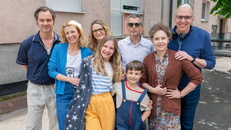 Belo se pere na devetdeset