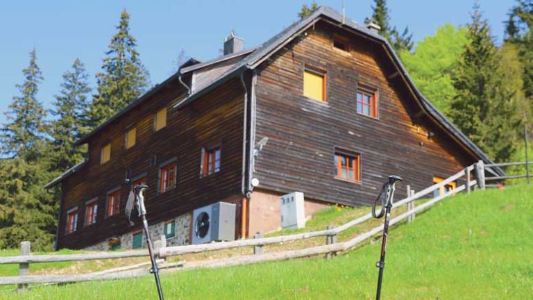 Planinski-dom-na-Smrekovcu-foto-J