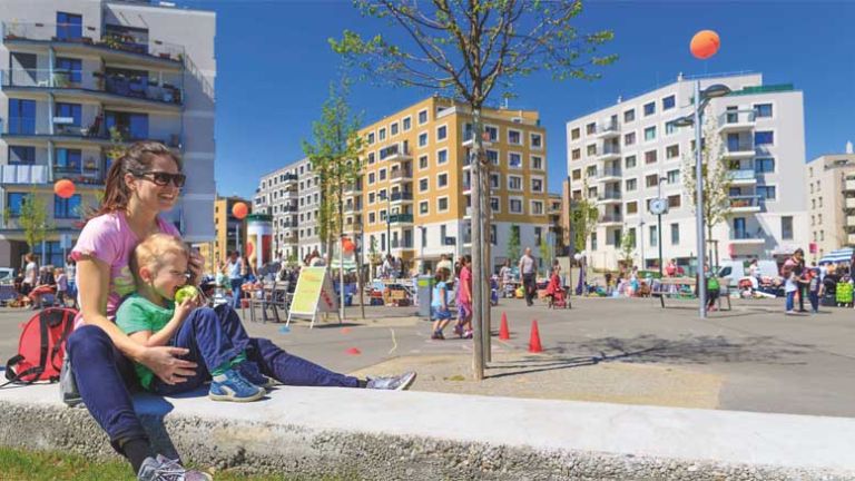 Okrogla-miza,-dunajski-model