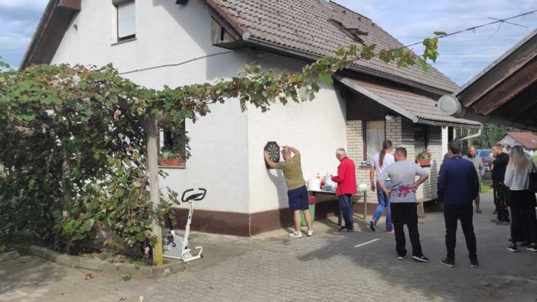center-Hiša