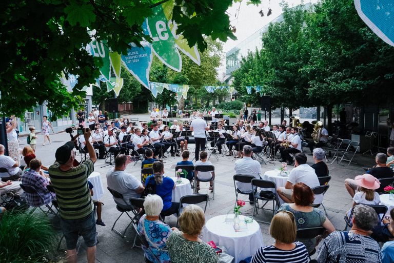 Cankarjeva godba zarja.jpg