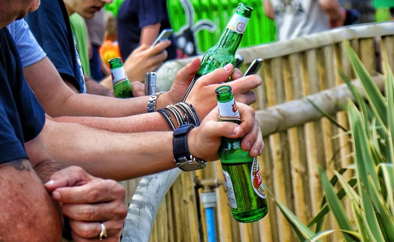drinking-63494_1280.jpg