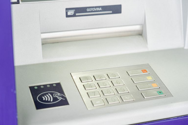 bankomat, veržej