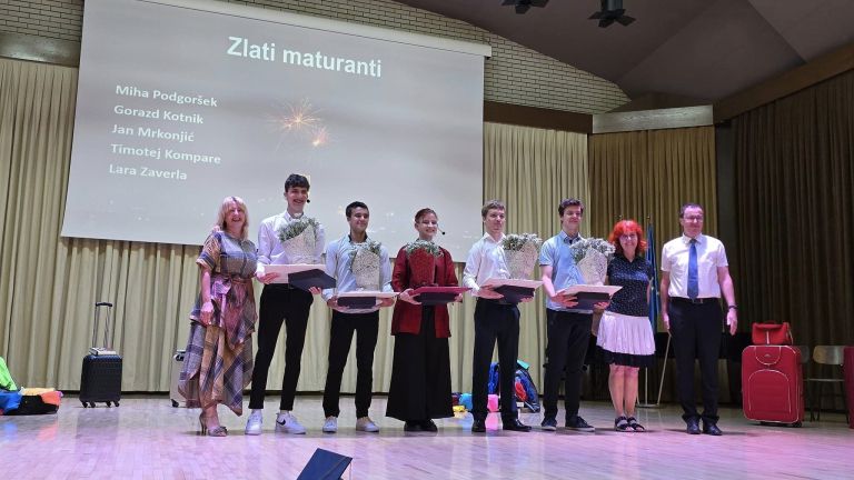 maturanti ŠCV ERŠ.jpg