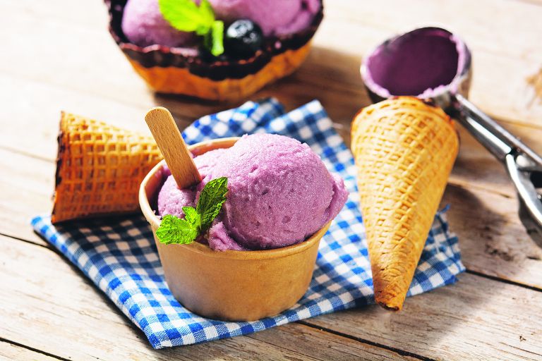 sladoled blueberry-ice-cream-scoops.jpg
