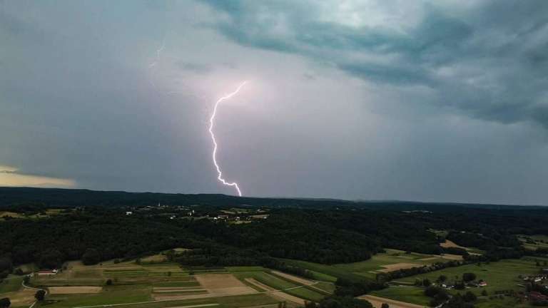 udar-strele, gornja-radgona, neurje