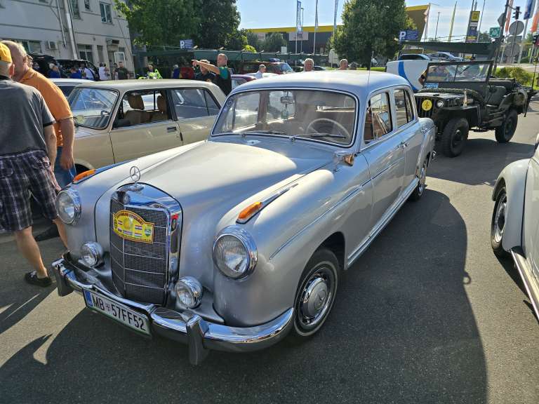 starodobniki, potujoči-muzej, oldtimer