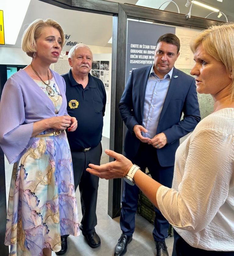 Urška Klakočar zupančič.jpg