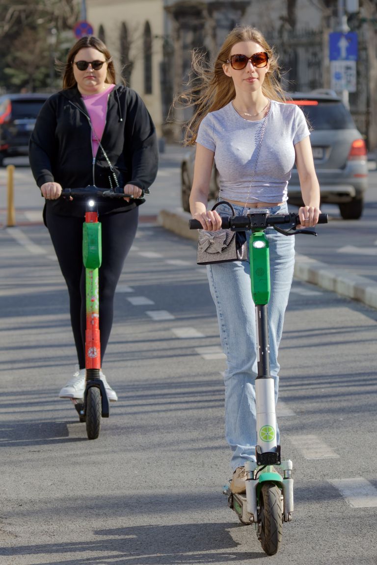 eskiro electric-scooter-8652595.jpg