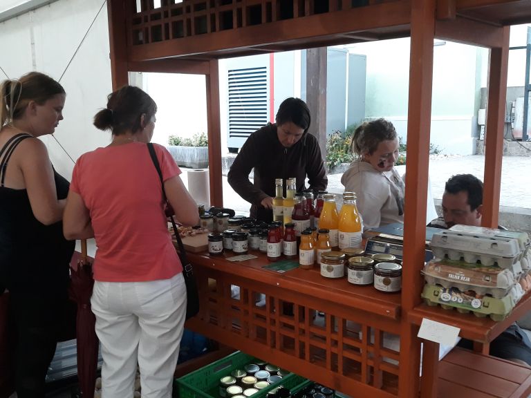 poznopoletni trznica.jpg