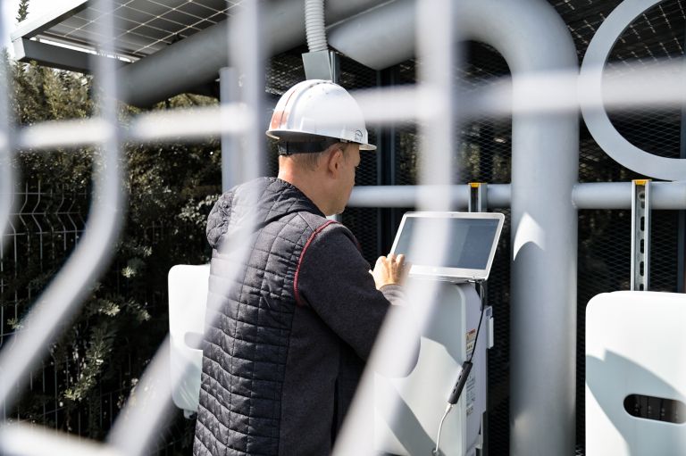 apolis, ogrevanje, sončni-kolektorji, toplotne-črpalke, elektroinštalater