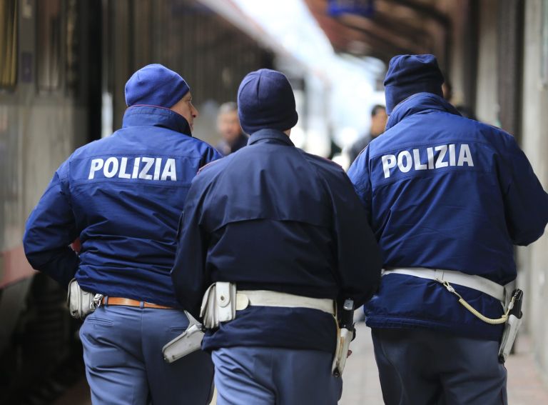 policija avstrija železniška postaja vlak