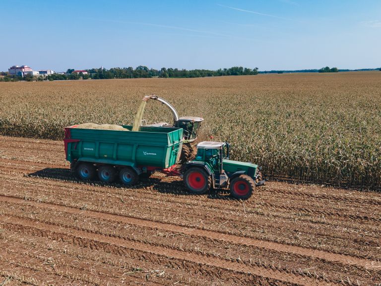 simbolična, žetev, kmetijstvo, dron, traktor, kombanj, polje, koruza