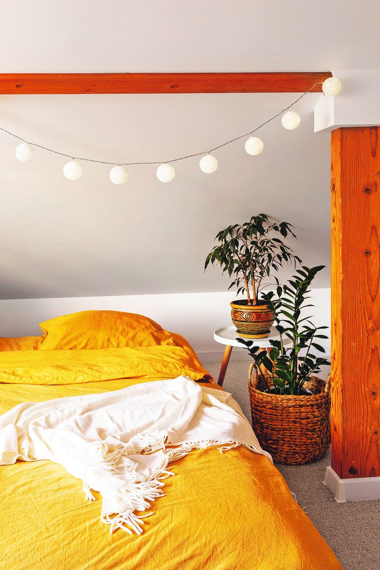stanovanje bedroom-interior-design-with-plants.jpg