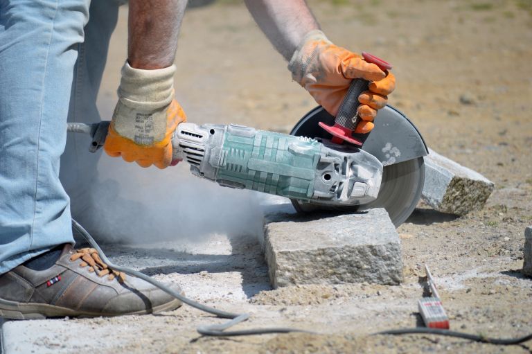 delo cutting-granite-stones-8028375.jpg