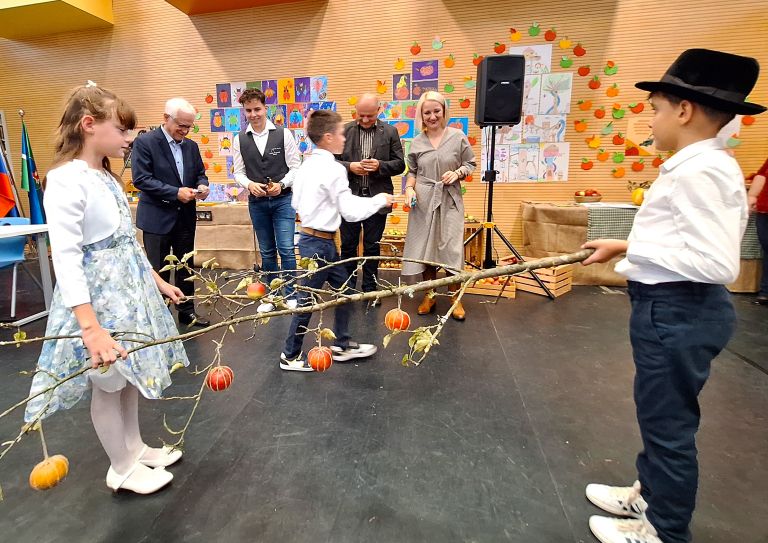 sadjarska razstava.jpg