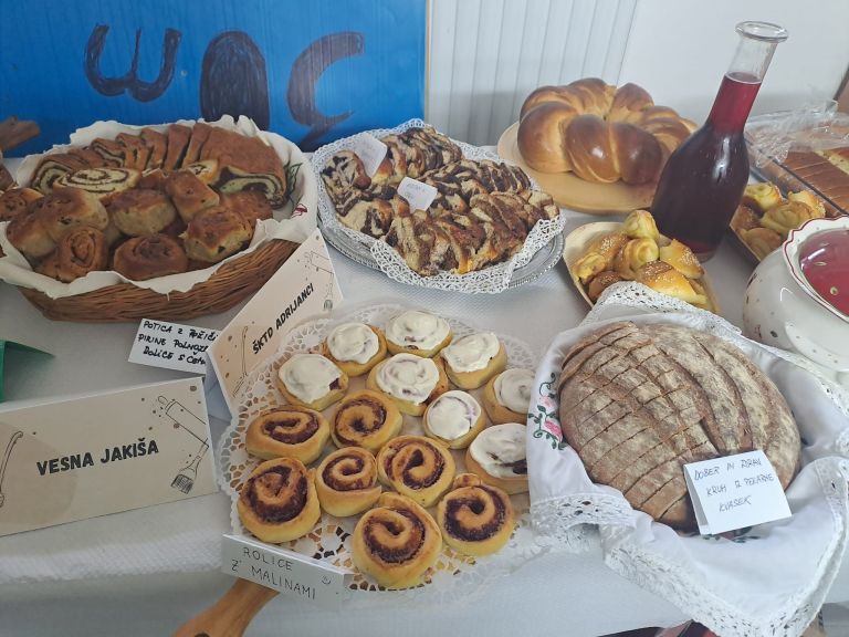 društvo-žena-kukeč, razstava-jedi