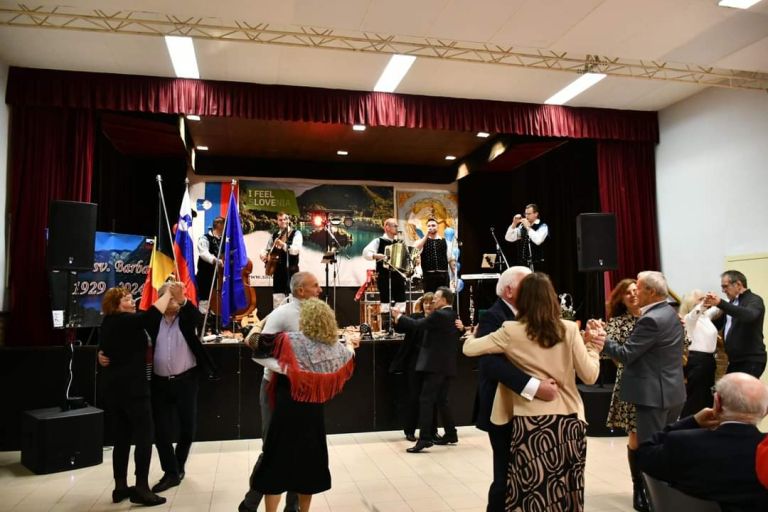 Ansambel Utrip pri slovenskih izseljencih v Belgiji..jpg