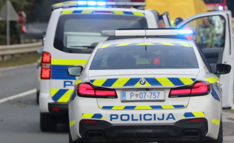 policija avto.jpg