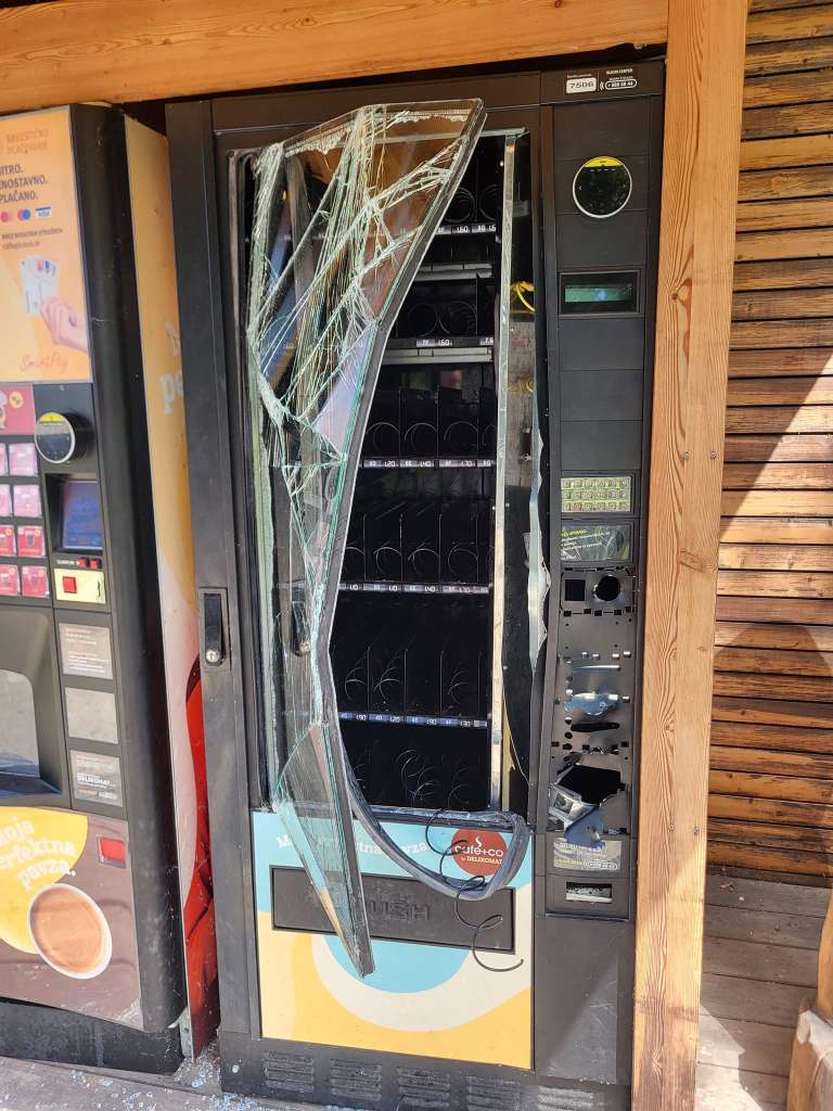 vandalizem, park-dozivetij, krizevci-pri-ljutomeru