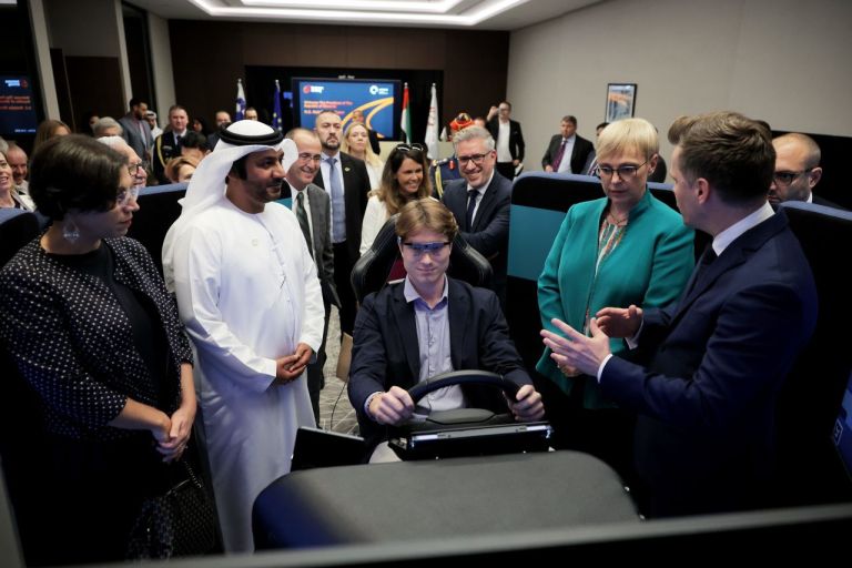 Ogled-simulatorja-avtonomne-voznje-podjetja-AV-Living-Lab-daniel novakovic-STA.jpg