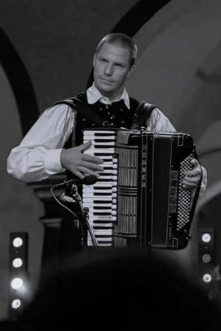 alen pivar.jpg