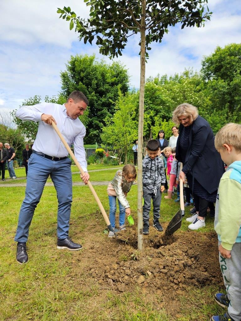 sajenje pri Vrtcu Tinkari 24 m.jpg