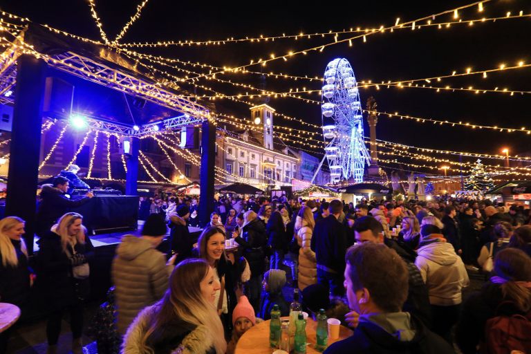 Praznično okrašeni Maribor