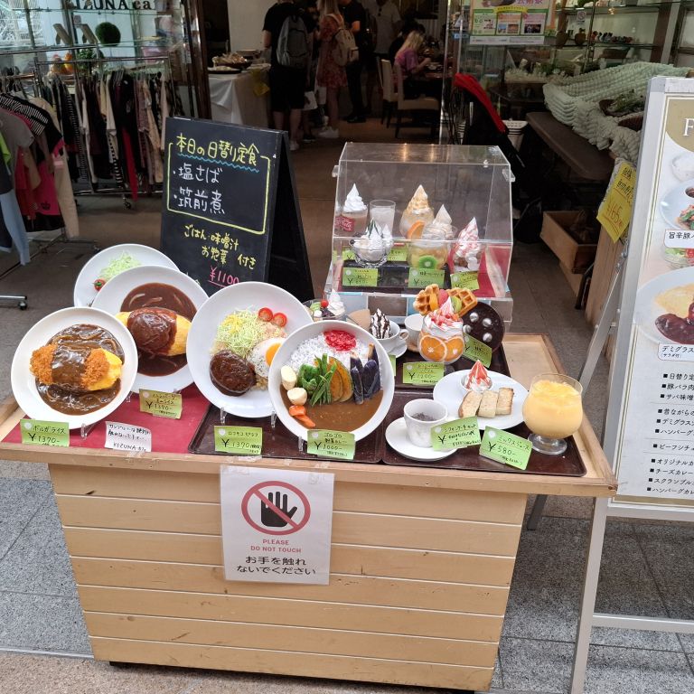 PRIKAZ PONUJENE HRANE.jpg