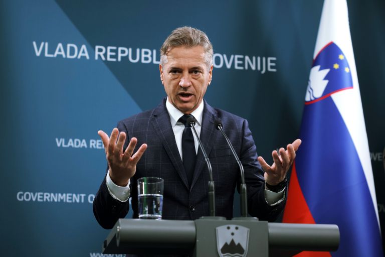 UV1-golob-daniel novakovic STA ukom.jpg