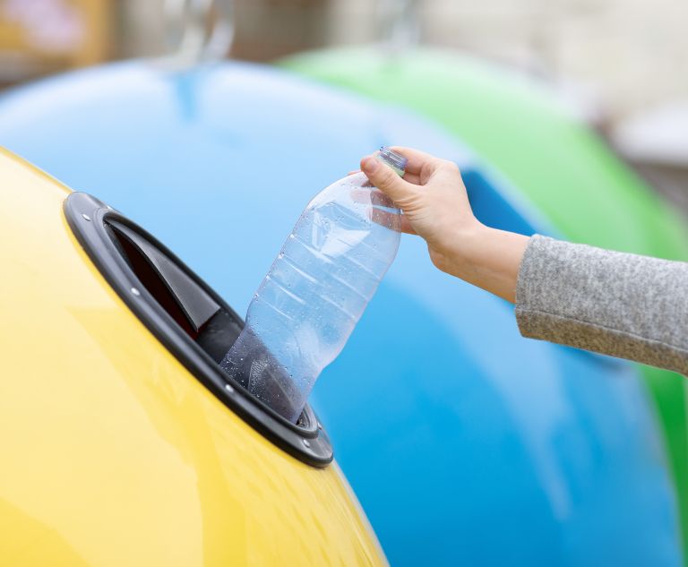 rumen-zabojnik-za-smeti