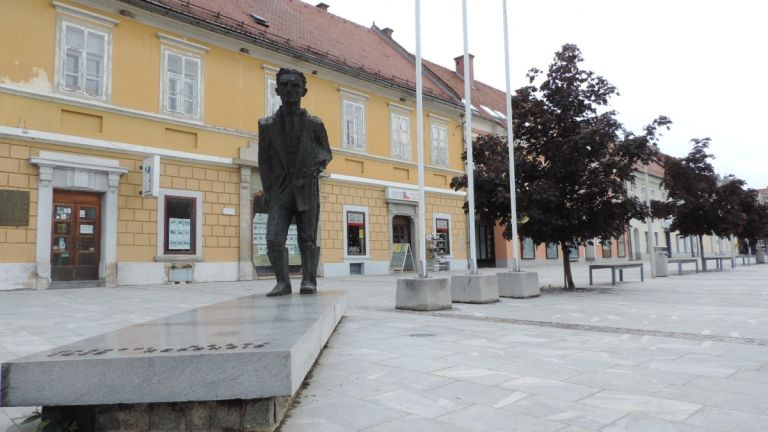 1463061168_ml-kerenčičev_trg.jpg