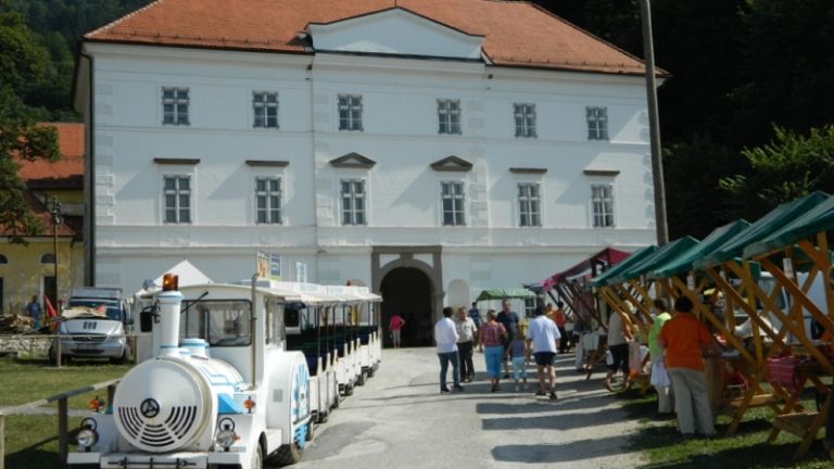 1482316519_mv-seja_poljcane_nakupi_1.jpg
