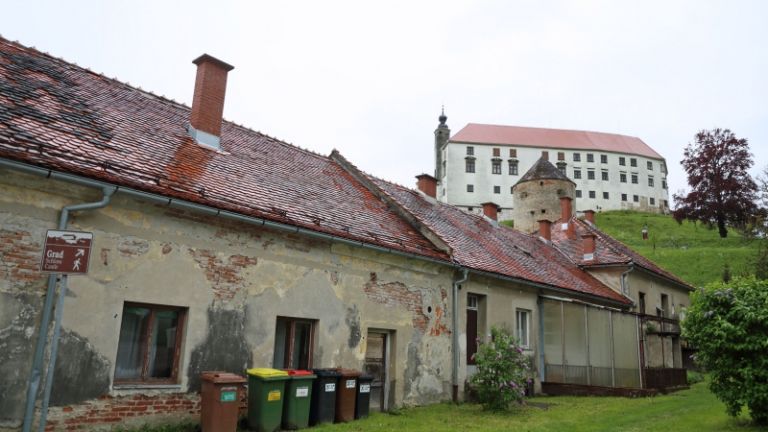 1557843145_cg_stranisca_in_gostilna_grad.jpg