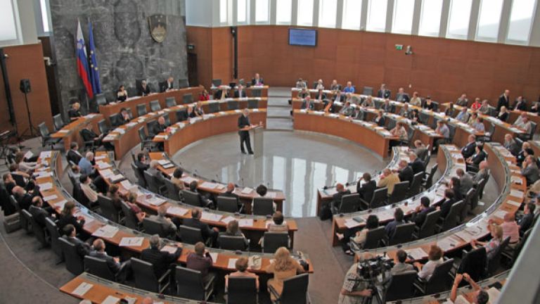 1463657449_parlament1.jpg