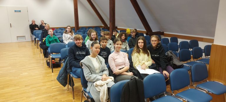 astronomija učenci.jpg