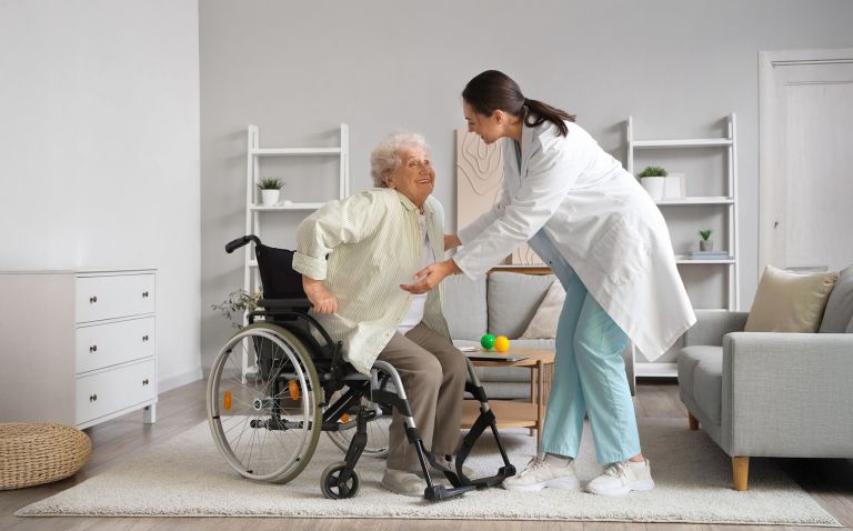 05 pomoc na domu-profimedia-0892146441.jpg